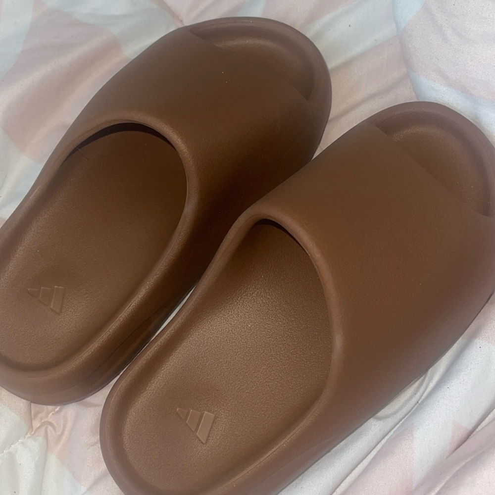 Adidas - Yeezy Slides 'flax'